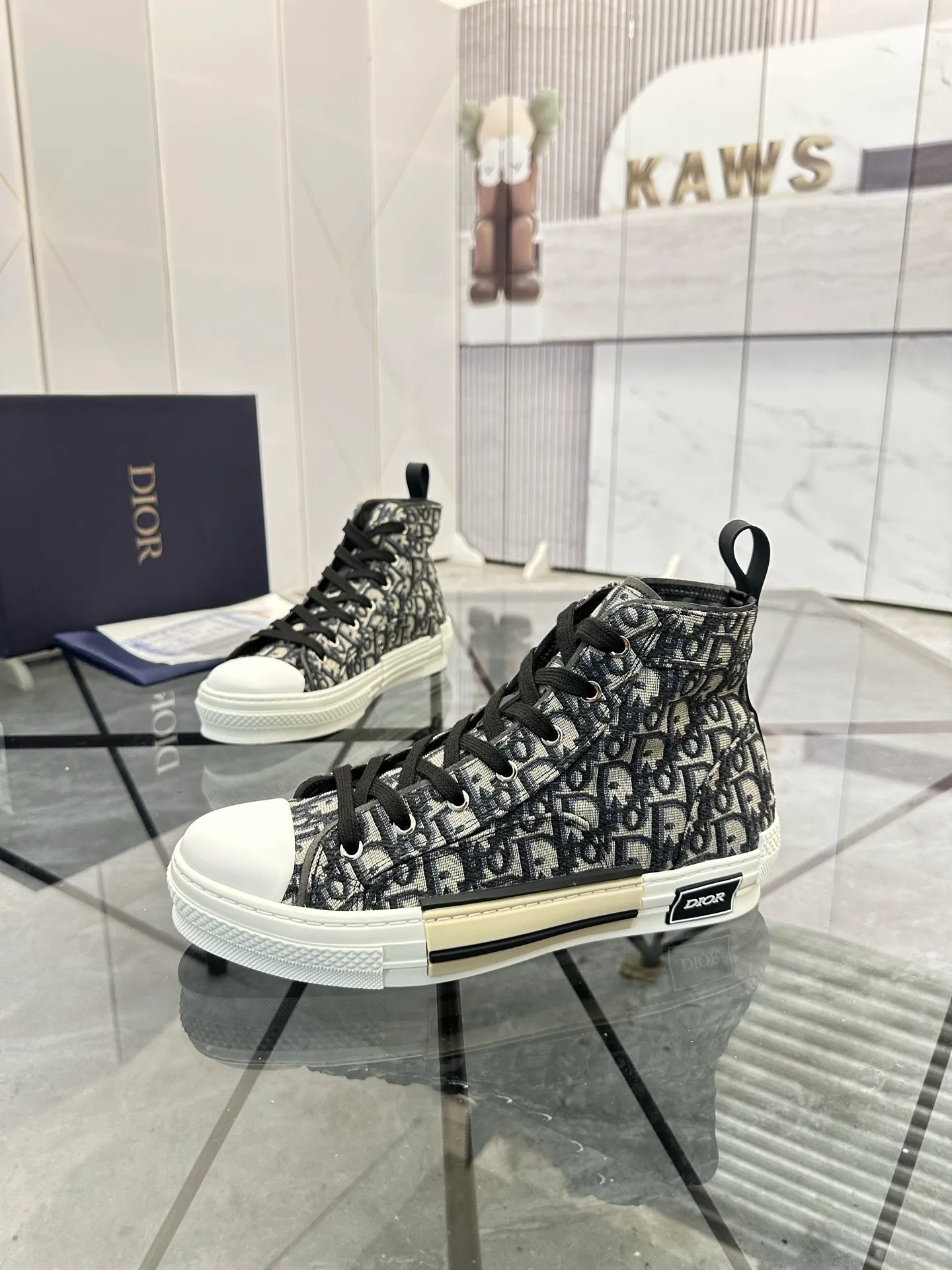 Selling men's shoes 💰: 💰P460¥ Product trademark: Dio* "Dior*" high-top casual shoes Regular size: 36-45 (can be customized to 46) Couple style B23 Product materials: Upper imported original fabric, breathable lining, original outsole. No.: 007
